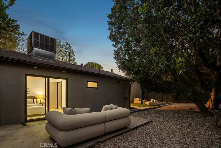 12311 Hartsook Street, Valley Village, California 91607