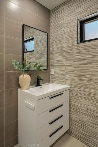 12311 Hartsook Street, Valley Village, California 91607