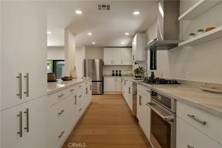 12311 Hartsook Street, Valley Village, California 91607
