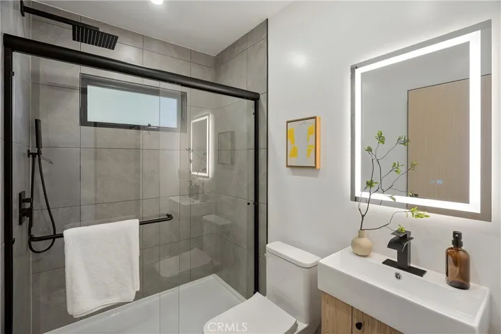 12311 Hartsook Street, Valley Village, California 91607