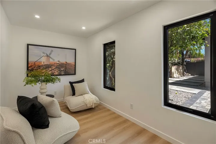 12311 Hartsook Street, Valley Village, California 91607