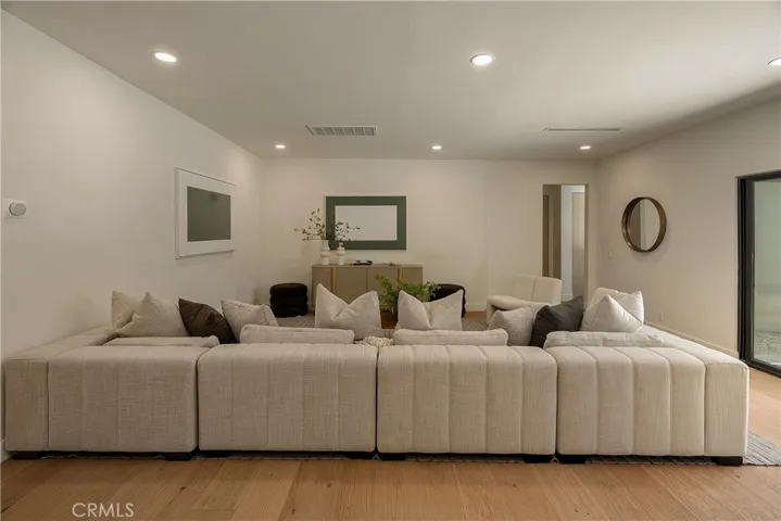 12311 Hartsook Street, Valley Village, California 91607