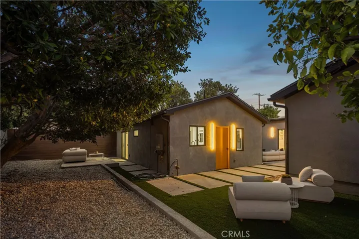 12311 Hartsook Street, Valley Village, California 91607