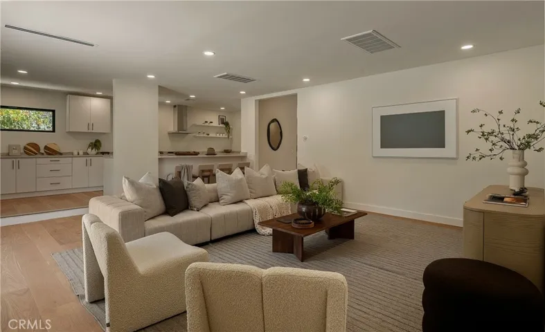 12311 Hartsook Street, Valley Village, California 91607