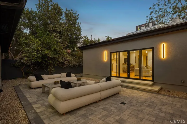 12311 Hartsook Street, Valley Village, California 91607