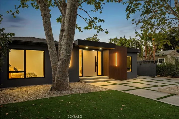 12311 Hartsook Street, Valley Village, California 91607