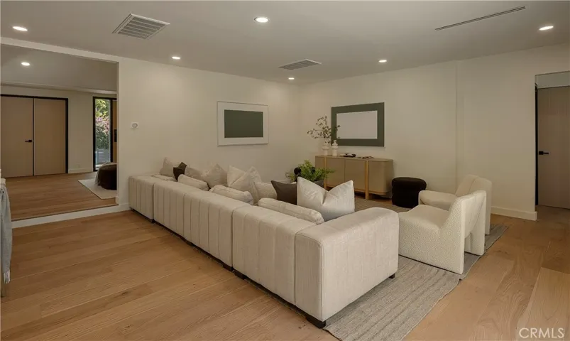 12311 Hartsook Street, Valley Village, California 91607