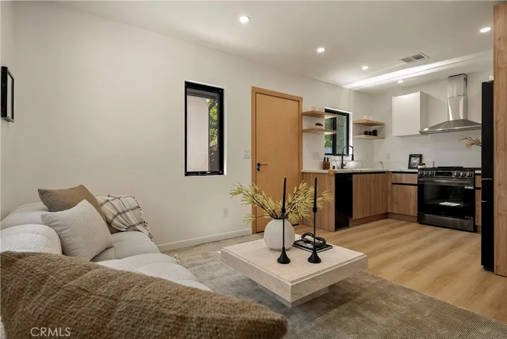 12311 Hartsook Street, Valley Village, California 91607