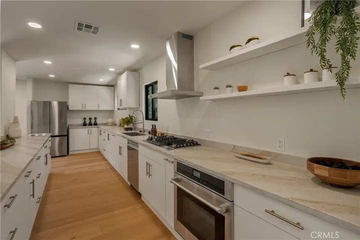 12311 Hartsook Street, Valley Village, California 91607