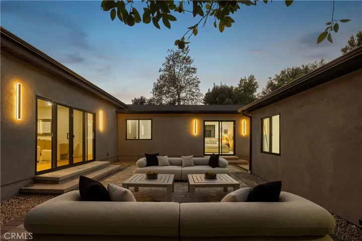 12311 Hartsook Street, Valley Village, California 91607