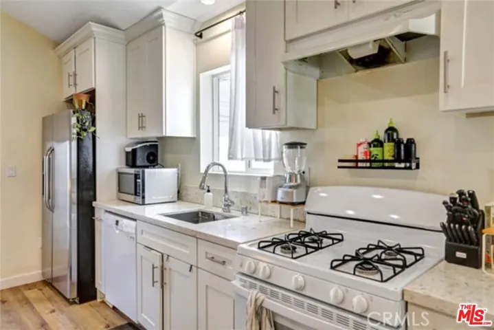 1185 Hauser Boulevard, Los Angeles, California 90019