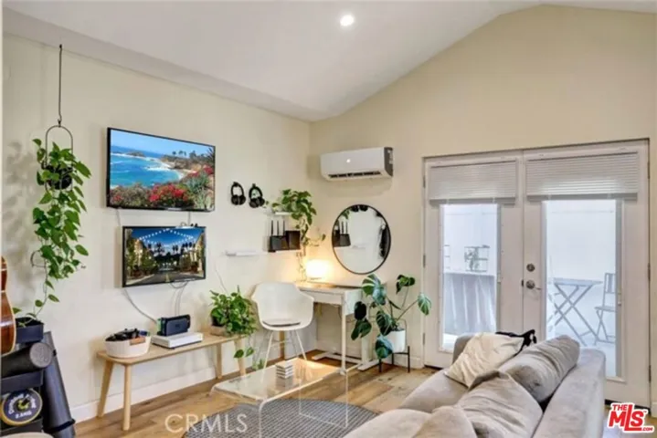 1185 Hauser Boulevard, Los Angeles, California 90019