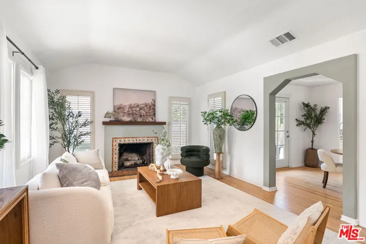 1185 Hauser Boulevard, Los Angeles, California 90019