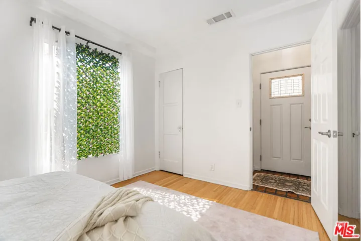 1185 Hauser Boulevard, Los Angeles, California 90019