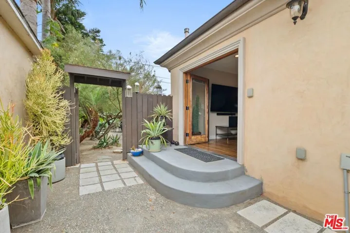 4043 Harter Avenue, Culver City, California 90232
