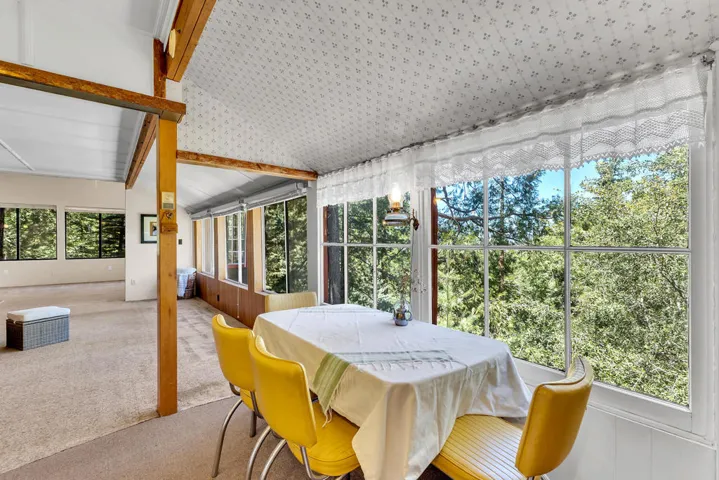 Kitchen Eating Area