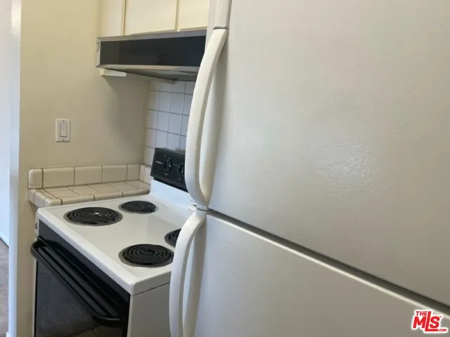 18307 Burbank Boulevard 207, Los Angeles, California 91356