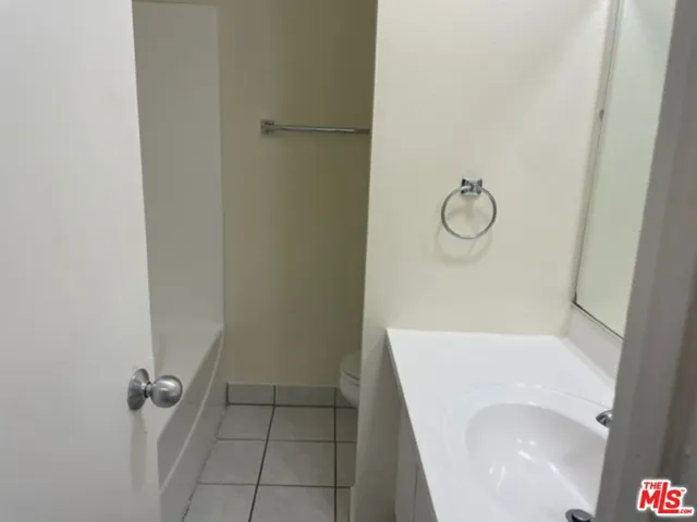 18307 Burbank Boulevard 207, Los Angeles, California 91356