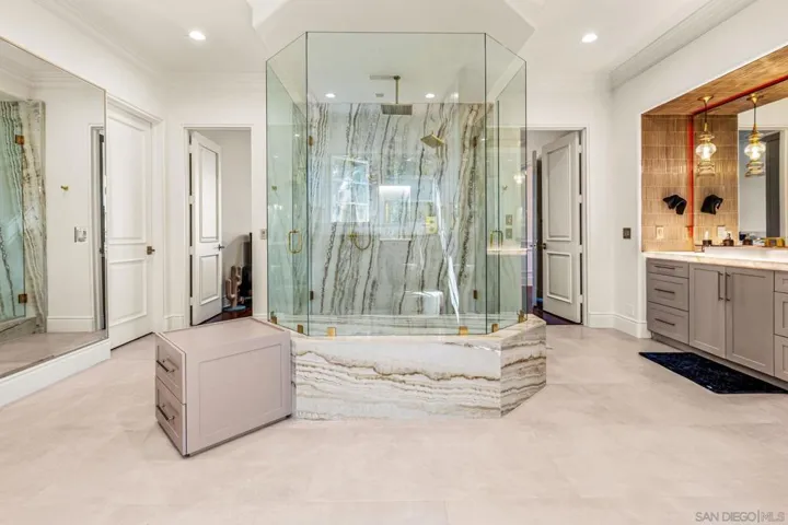 Primary Bath/Spa