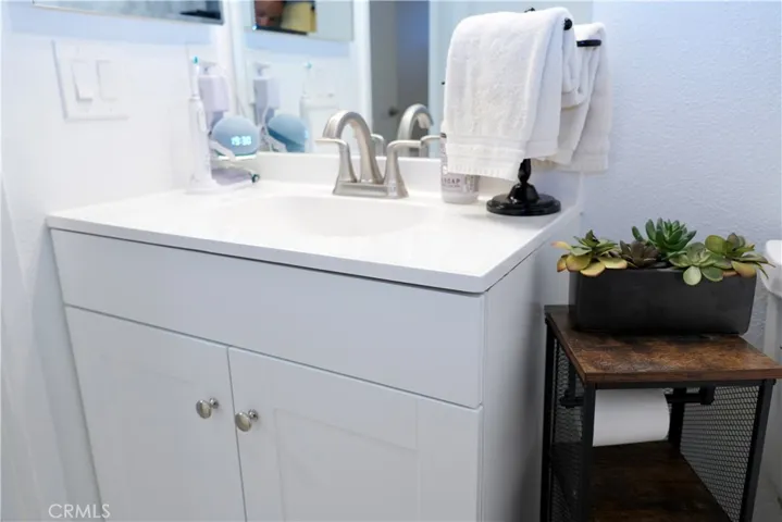 Bathroom sink