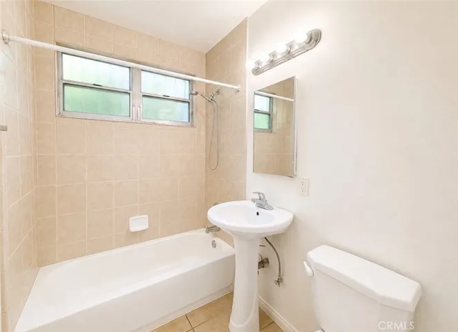 1372 W 36th Street 3, Los Angeles, California 90007