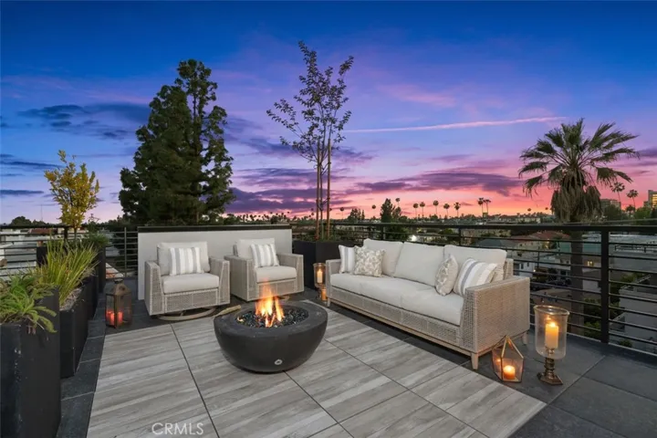 150 S Oak Knoll Avenue 205, Pasadena, California 91101