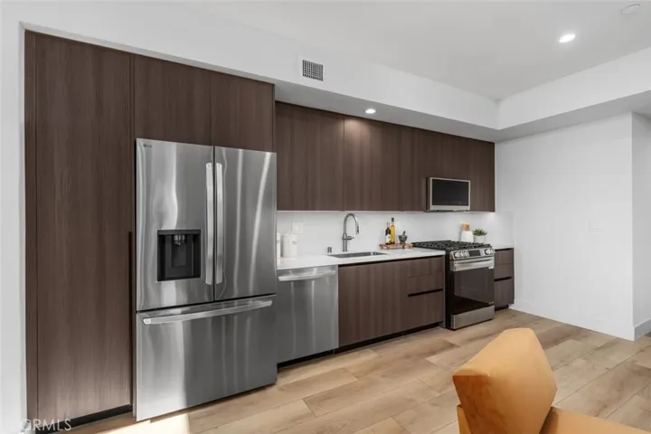 150 S Oak Knoll Avenue 205, Pasadena, California 91101