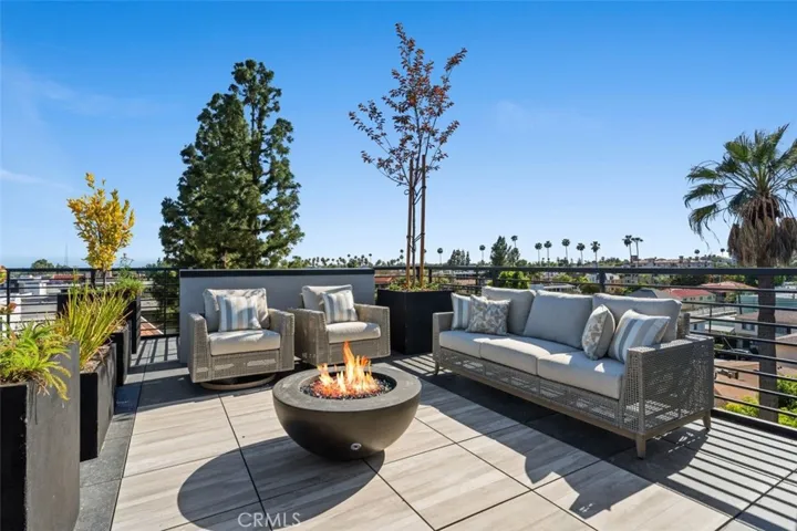 150 S Oak Knoll Avenue 205, Pasadena, California 91101