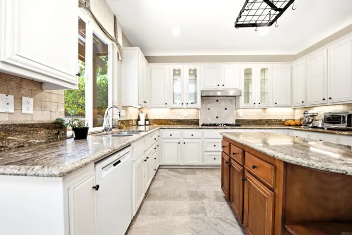 1089 Via Vera Cruz, San Marcos, California 92078