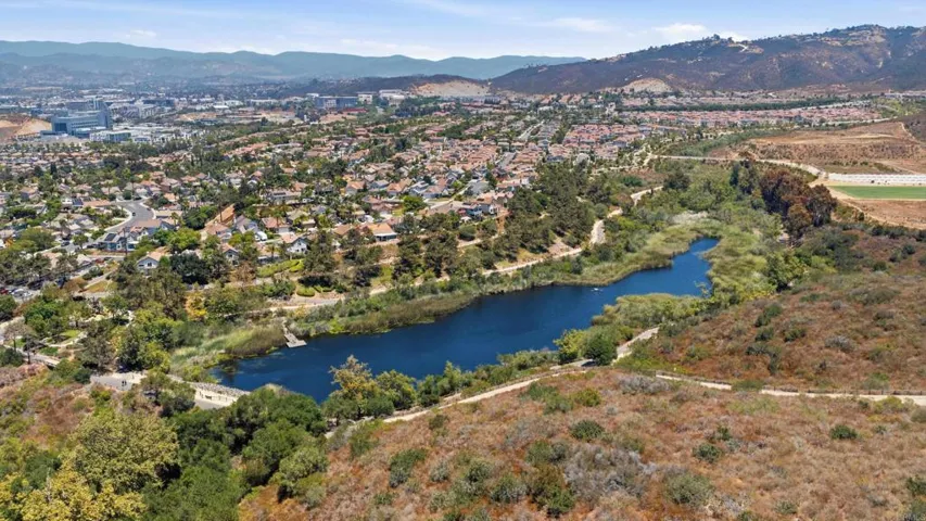 1089 Via Vera Cruz, San Marcos, California 92078