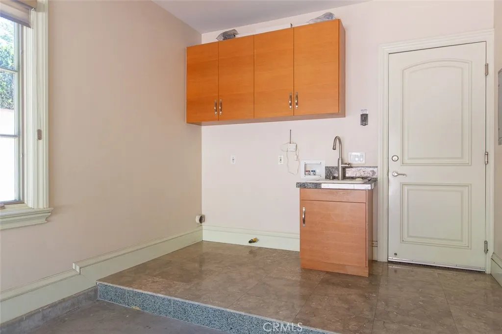 1 car Attached Garage with Laundry Hookups