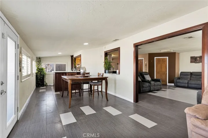 10080 Deep Creek Road, Apple Valley, California 92308