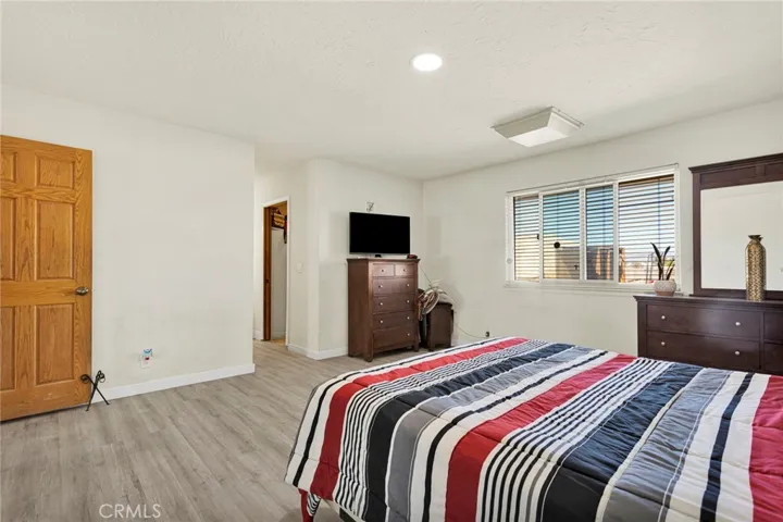 10080 Deep Creek Road, Apple Valley, California 92308