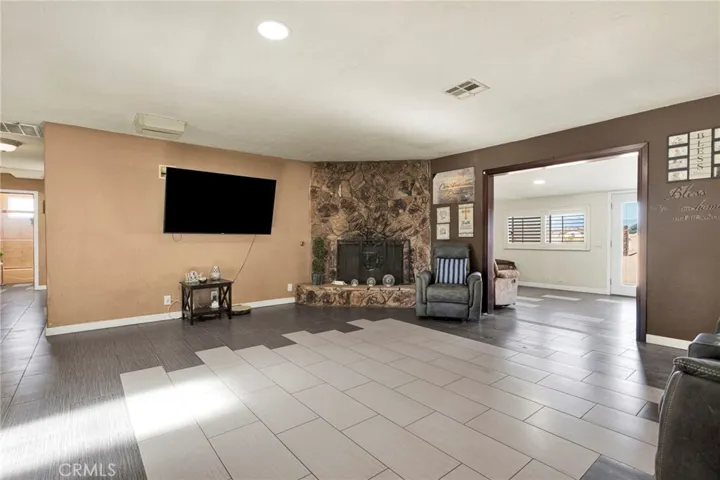 10080 Deep Creek Road, Apple Valley, California 92308