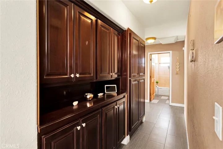 10080 Deep Creek Road, Apple Valley, California 92308