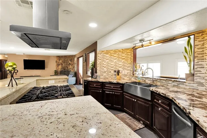 10080 Deep Creek Road, Apple Valley, California 92308