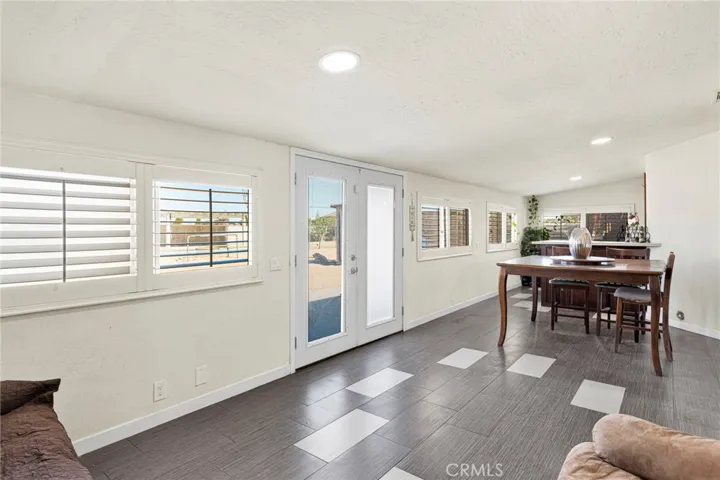 10080 Deep Creek Road, Apple Valley, California 92308