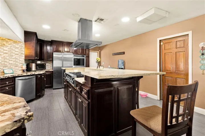 10080 Deep Creek Road, Apple Valley, California 92308