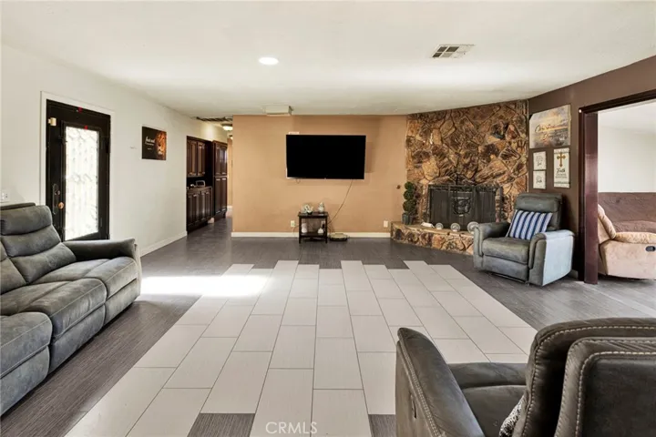 10080 Deep Creek Road, Apple Valley, California 92308