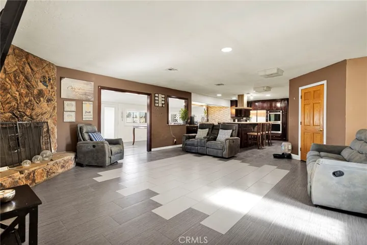 10080 Deep Creek Road, Apple Valley, California 92308