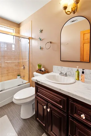 10080 Deep Creek Road, Apple Valley, California 92308