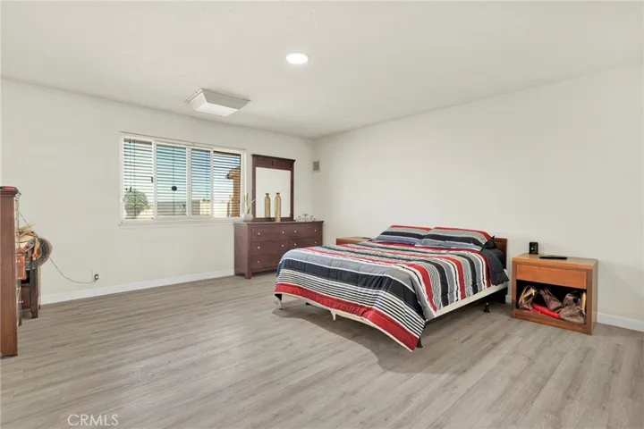 10080 Deep Creek Road, Apple Valley, California 92308