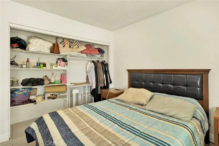 10080 Deep Creek Road, Apple Valley, California 92308