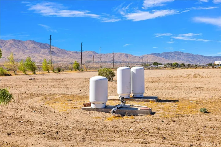 10080 Deep Creek Road, Apple Valley, California 92308
