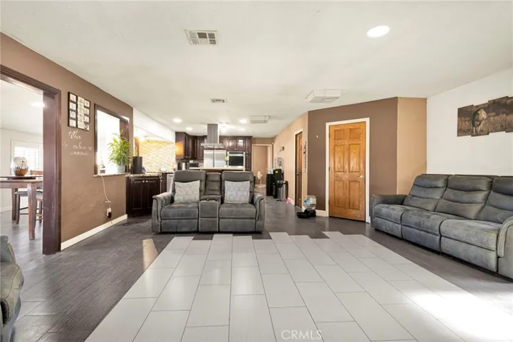 10080 Deep Creek Road, Apple Valley, California 92308