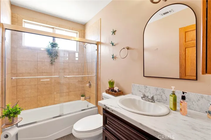 10080 Deep Creek Road, Apple Valley, California 92308