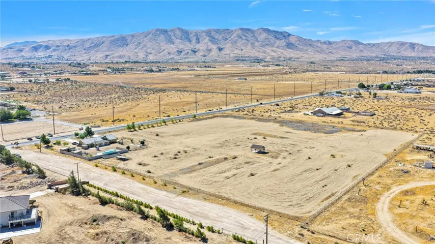 10080 Deep Creek Road, Apple Valley, California 92308