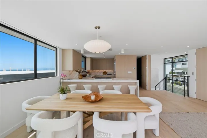 Dining to Kitchen