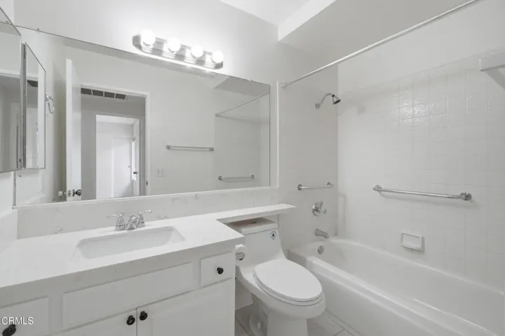 30_bathroom