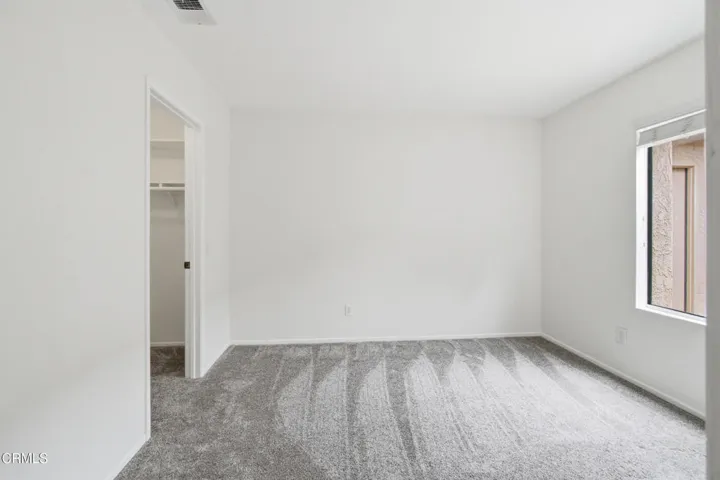 31_bedroom